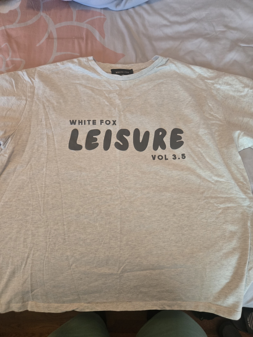 White Fox Boutique Light Gray "LEISURE" Graphic Tee Rare XL Women